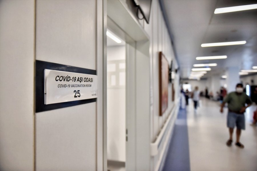 Mersin'de 45 Yaş Ve Üzeri Vatandaşlar Kovid-19'a Karşı Aşılanmaya Başladı