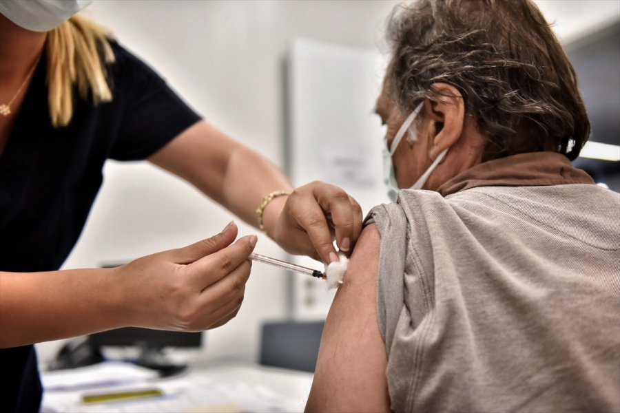 Mersin'de 45 Yaş Ve Üzeri Vatandaşlar Kovid-19'a Karşı Aşılanmaya Başladı