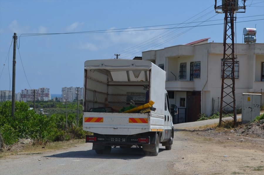 Mersin'de Çocuk Parkında Çıkan Yangın Söndürüldü