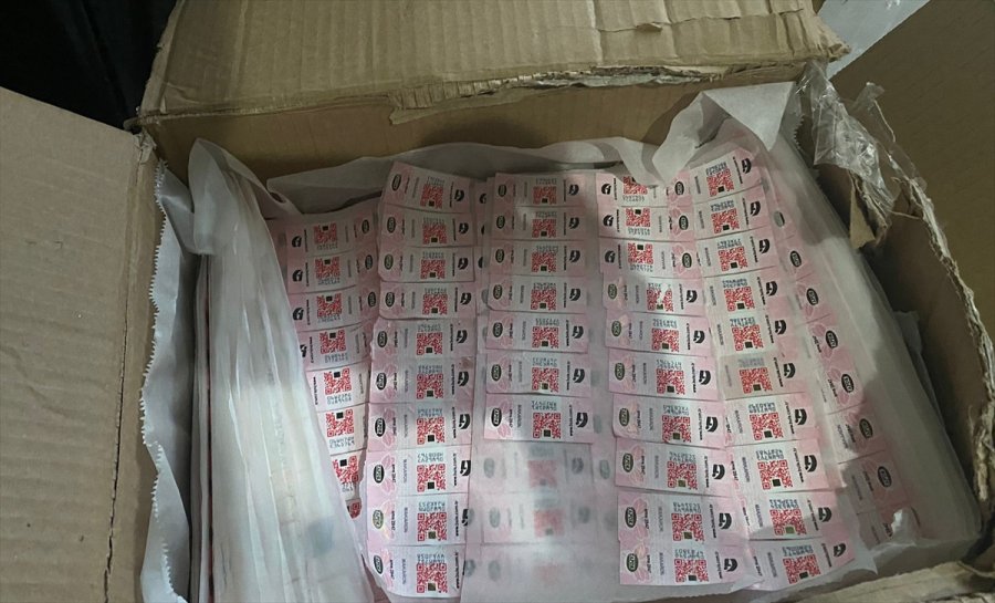 Mersin'de Eski Ürünlerden Sökülen Tütün Ve Makaron Bandrolleri Ele Geçirildi