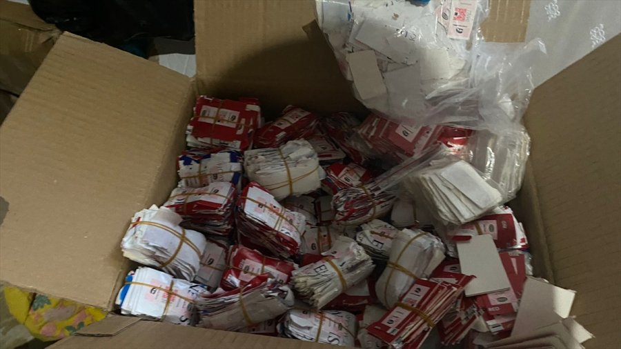 Mersin'de Eski Ürünlerden Sökülen Tütün Ve Makaron Bandrolleri Ele Geçirildi