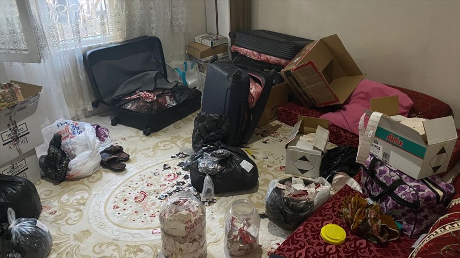 Mersin'de Eski Ürünlerden Sökülen Tütün Ve Makaron Bandrolleri Ele Geçirildi