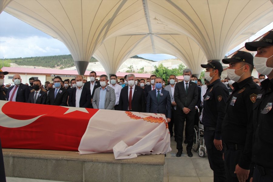 Güncelleme - Ankara'da İtfaiye Aracının Tarlaya Devrilmesi Sonucu Hayatını Kaybeden İtfaiye Erinin Cenazesi Defnedildi