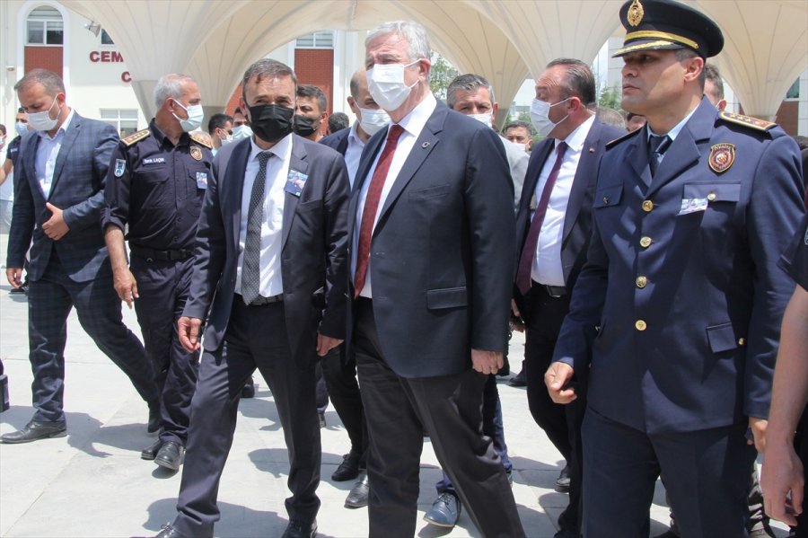 Güncelleme - Ankara'da İtfaiye Aracının Tarlaya Devrilmesi Sonucu Hayatını Kaybeden İtfaiye Erinin Cenazesi Defnedildi