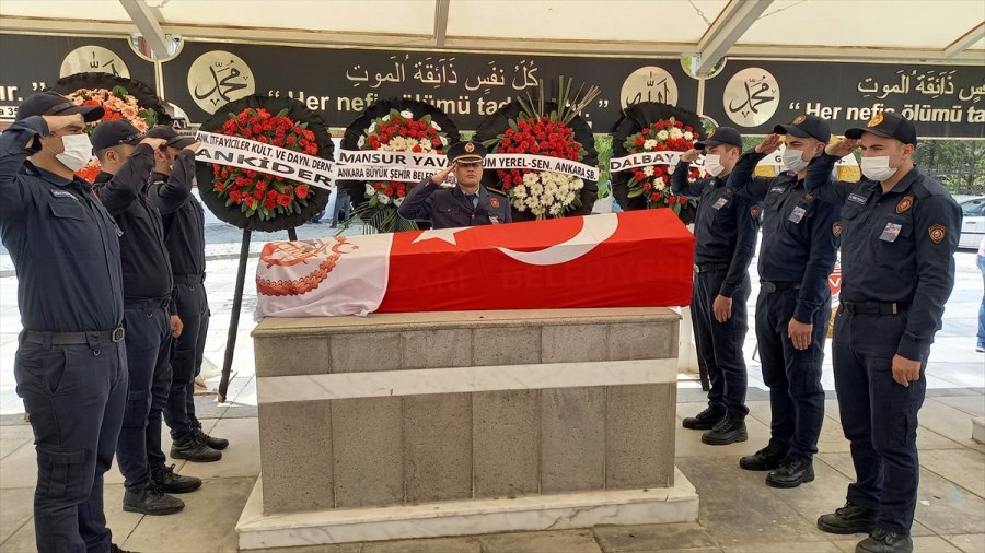 Güncelleme - Ankara'da İtfaiye Aracının Tarlaya Devrilmesi Sonucu Hayatını Kaybeden İtfaiye Erinin Cenazesi Defnedildi