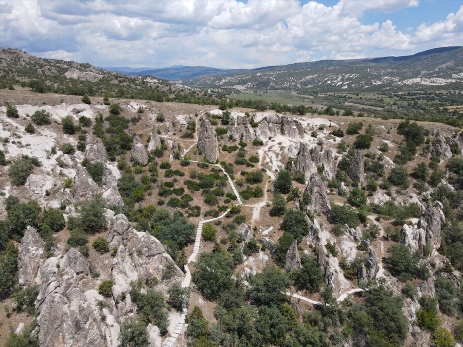 Ankara'daki "abacı Peribacaları" Doğal Güzelliğiyle Ziyaretçilerini Etkiliyor