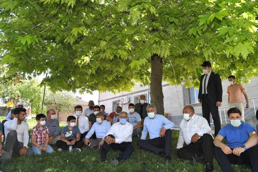 Başkan Memduh Büyükkılıç, Kırsal Mahallelerde Vatandaşlarla Bir Araya Geldi