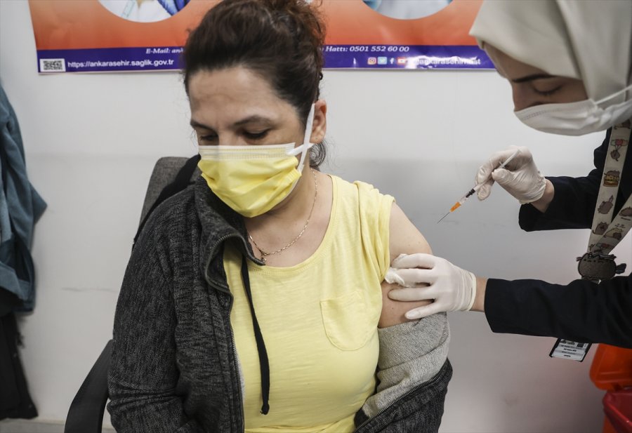 Başkentte, Gıda Sektörü İle Kafe, Lokanta Ve Restoran Çalışanlarının Aşılanmasına Başlandı