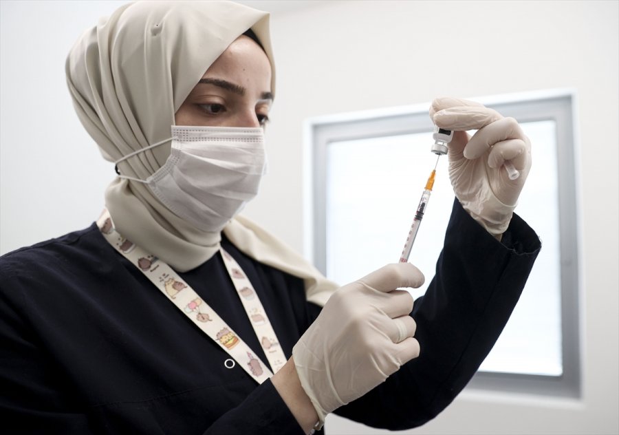 Başkentte, Gıda Sektörü İle Kafe, Lokanta Ve Restoran Çalışanlarının Aşılanmasına Başlandı