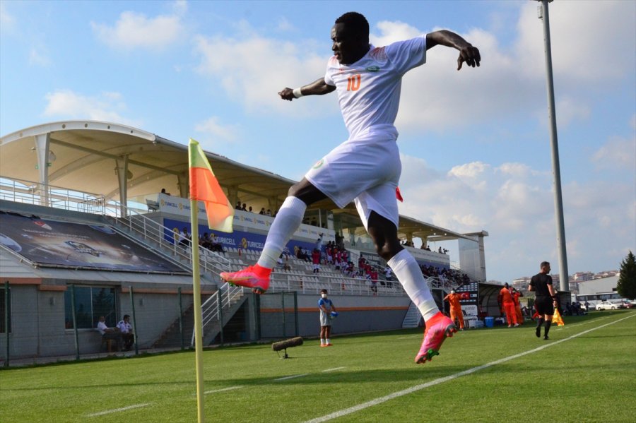 Futbol: Uluslararası Rival Turnuvası