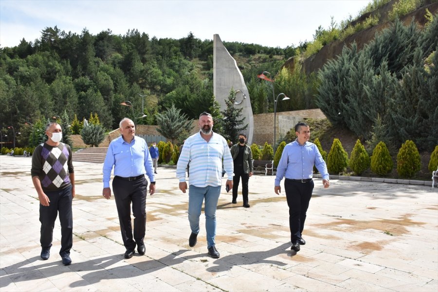 Kaymakam Aksoy Ve Başkan Acar Ülkücü Şehitler Anıtı'nda İnceleme Yaptı