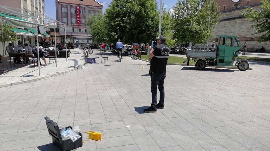 Konya'da Bıçaklı Kavgada 2 Kişi Yaralandı