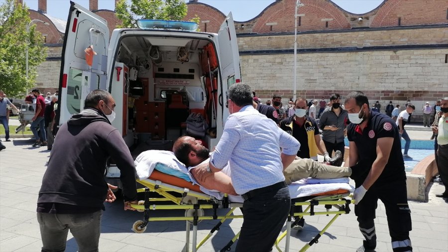 Konya'da Bıçaklı Kavgada 2 Kişi Yaralandı