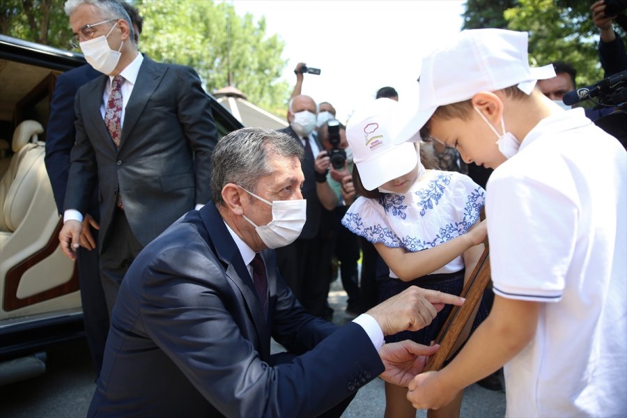 Milli Eğitim Bakanı Selçuk, "anadolu Masalları Eskişehir Masal Evi"nin Açılışını Yaptı: