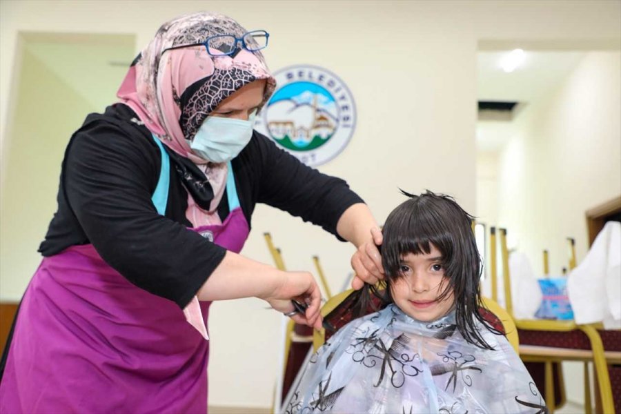 Talas Belediyesi'nin Kırsaldaki "mobil Kuaför" Uygulaması Vatandaşlardan İlgi Görüyor