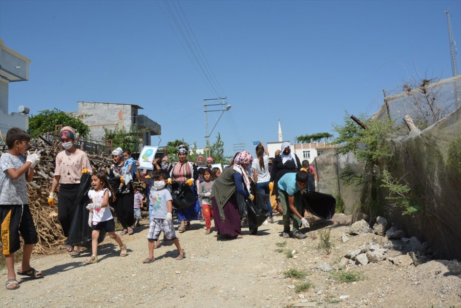 Tarsus'ta Kadınlar Çevre Temizliği Yaptı