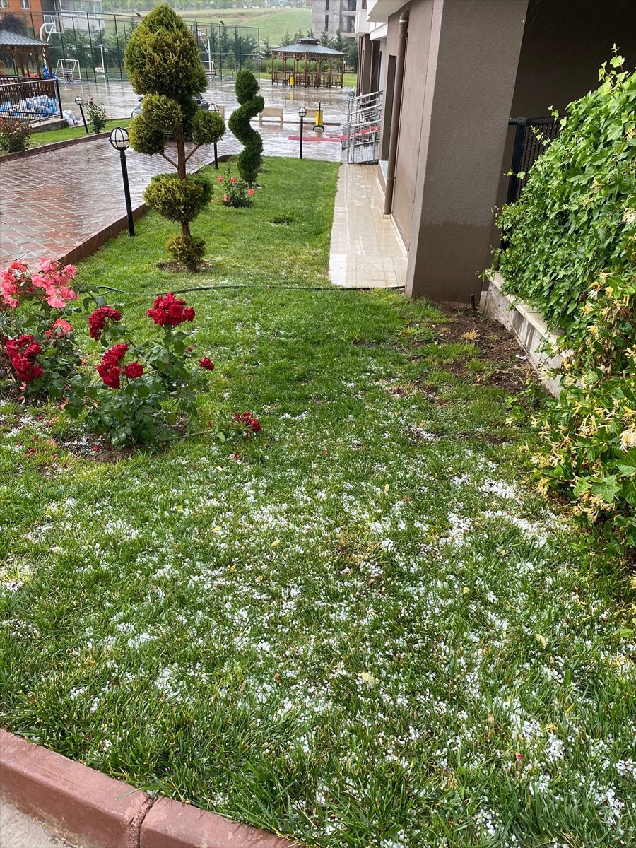 Ankara'nın Bazı Bölgelerine Dolu Yağdı