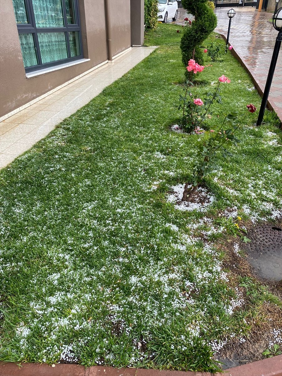 Ankara'nın Bazı Bölgelerine Dolu Yağdı