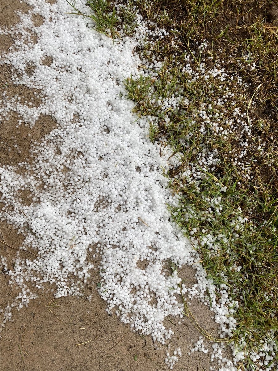 Ankara'nın Bazı Bölgelerine Dolu Yağdı