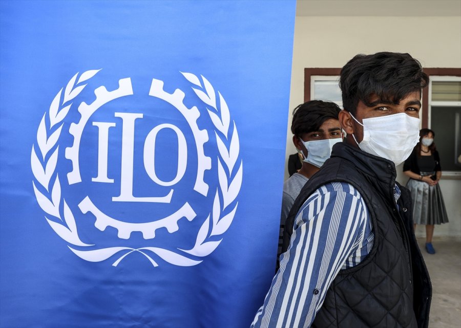 Çalışma Ve Sosyal Güvenlik Bakanı Bilgin, Mevsimlik Tarım İşçilerinin Yaşam Alanlarını Ziyaretinde Konuştu: