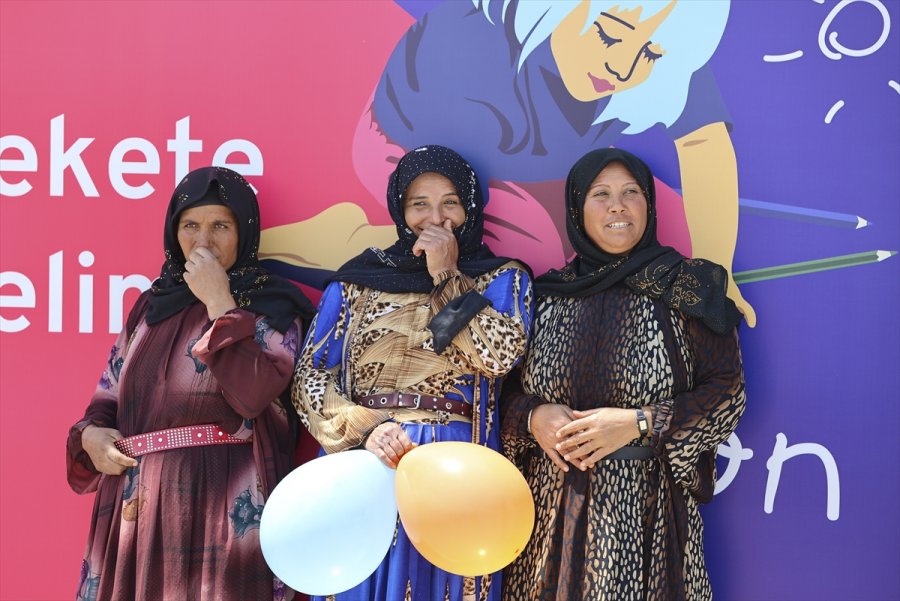 Çalışma Ve Sosyal Güvenlik Bakanı Bilgin, Mevsimlik Tarım İşçilerinin Yaşam Alanlarını Ziyaretinde Konuştu: