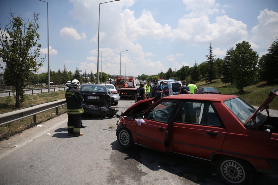 Eskişehir'de 3 Aracın Karıştığı Zincirleme Trafik Kazasında 8 Kişi Yaralandı