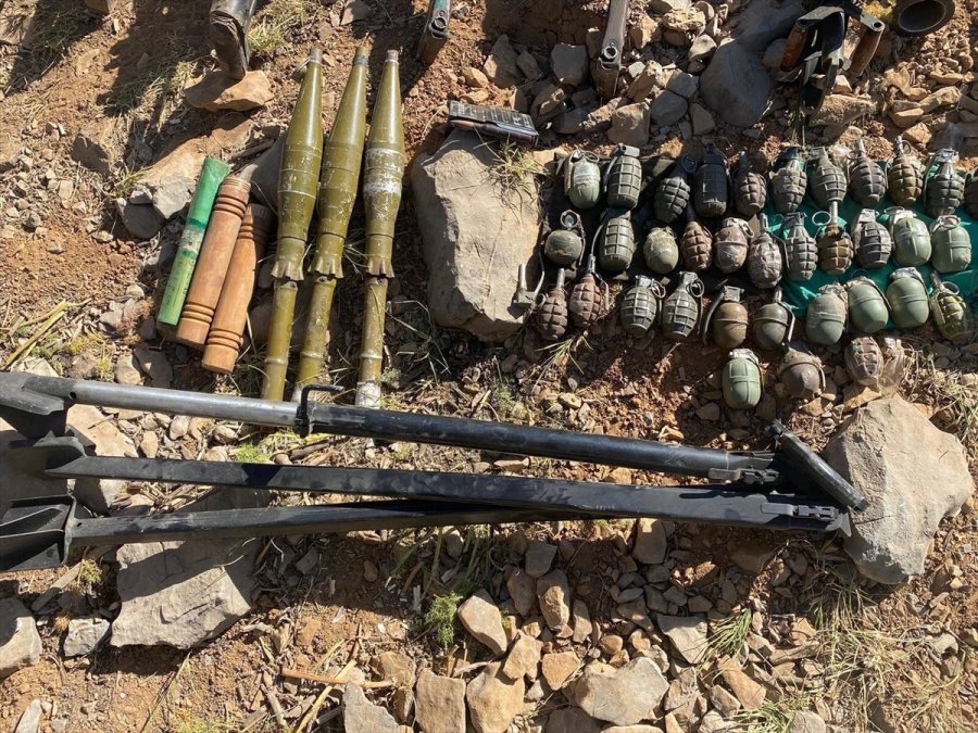 Pençe-şimşek Operasyonu Bölgesindeki Mağarada 3 Pkk'lı Terörist Etkisiz Hale Getirildi