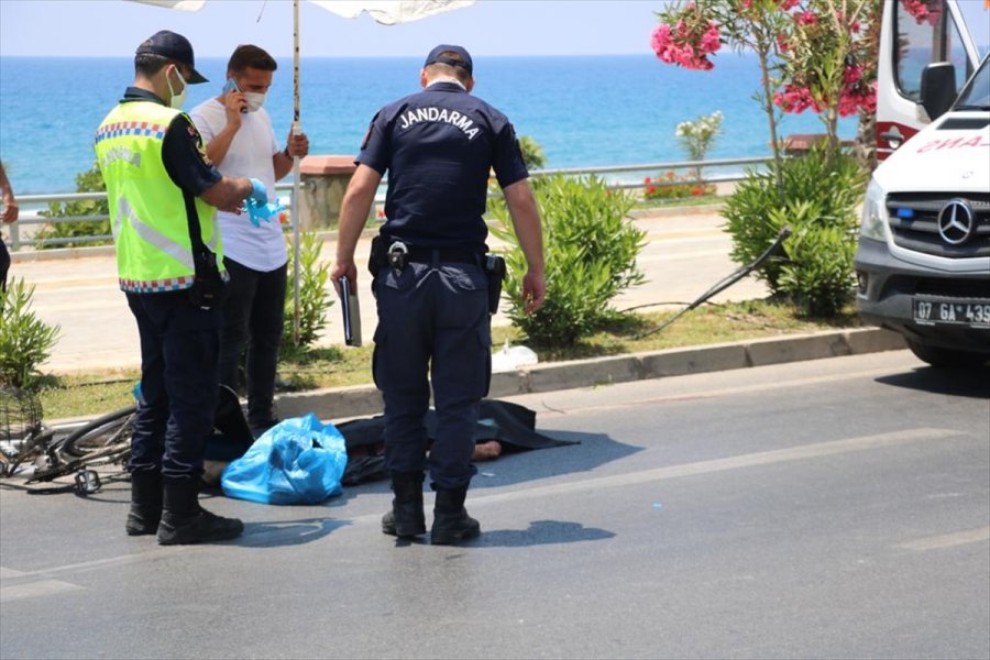Antalya'da Hafif Ticari Aracın Çarptığı Bisikletin Sürücüsü Öldü