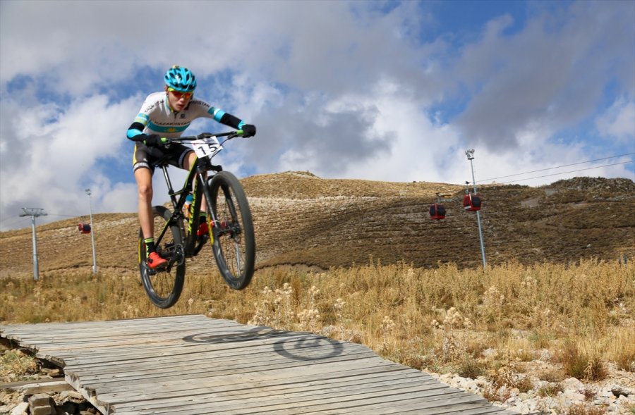 Bu Yaz Erciyes'e Dünyanın Dört Bir Yanından Bisiklet Sporcusu Gelecek