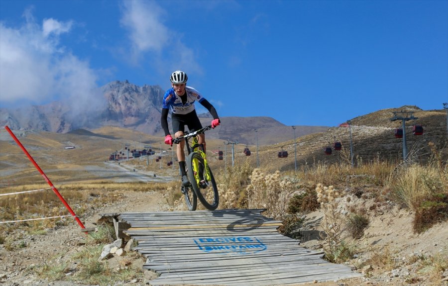 Bu Yaz Erciyes'e Dünyanın Dört Bir Yanından Bisiklet Sporcusu Gelecek