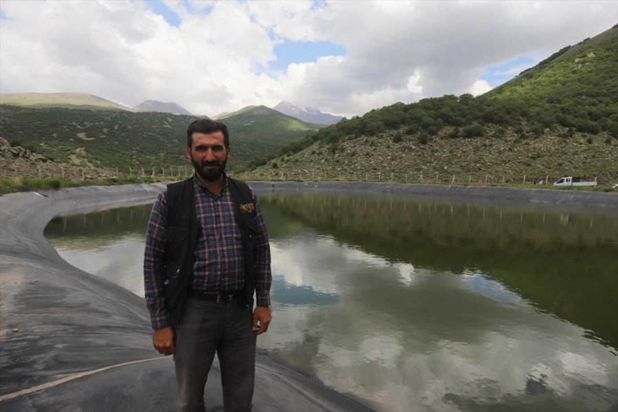 Erciyes'in Kar Suları 4 Göletle Hayvanlara Ulaşıyor