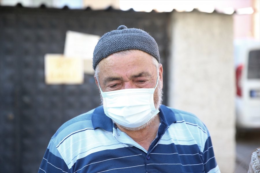 Eskişehir'de Dede İle Torununun Engellilere Tekerlekli Sandalye Yardımı İçin Topladığı Mavi Kapaklar Çalındı