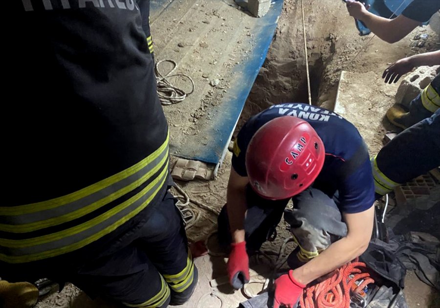 Konya'da 3 Katlı Binanın Bodrumundaki Kuyuda Göçük Oluştu