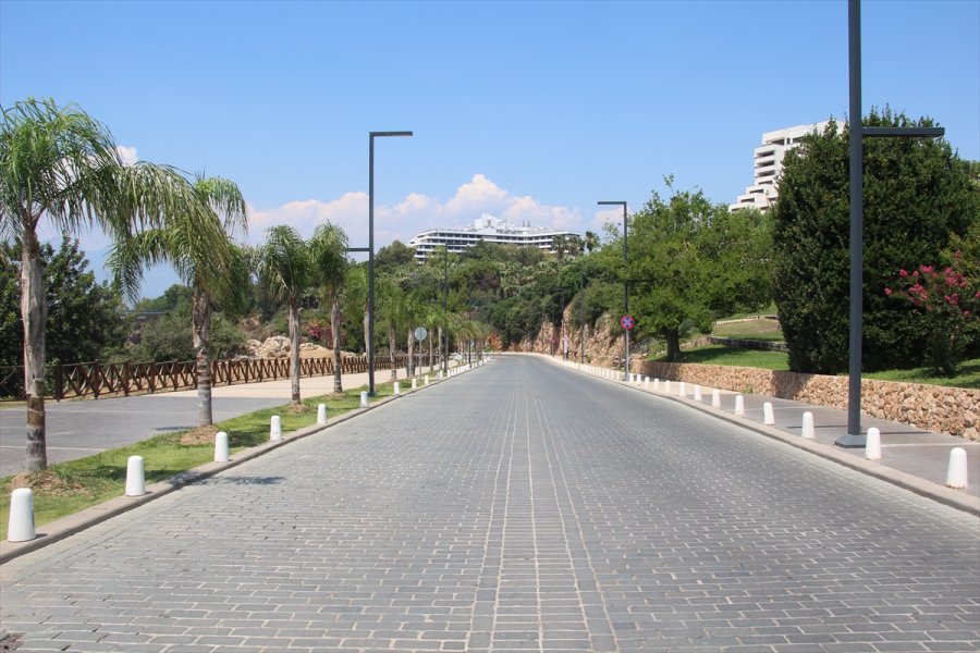 Turizmin Başkenti Antalya İle Muğla'da Sokağa Çıkma Kısıtlaması Nedeniyle Sessizlik Hakim