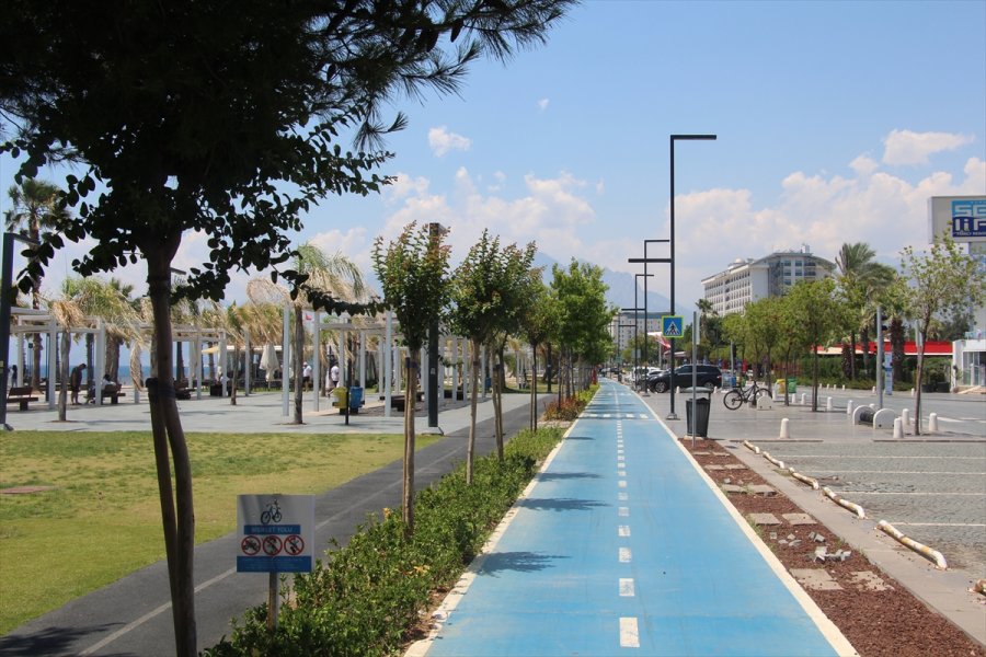 Turizmin Başkenti Antalya İle Muğla'da Sokağa Çıkma Kısıtlaması Nedeniyle Sessizlik Hakim