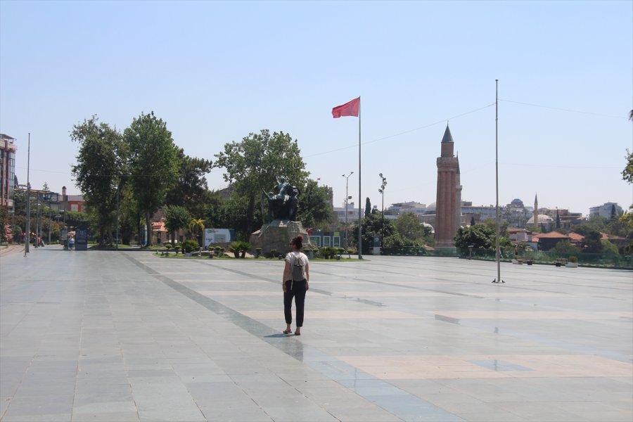 Turizmin Başkenti Antalya İle Muğla'da Sokağa Çıkma Kısıtlaması Nedeniyle Sessizlik Hakim