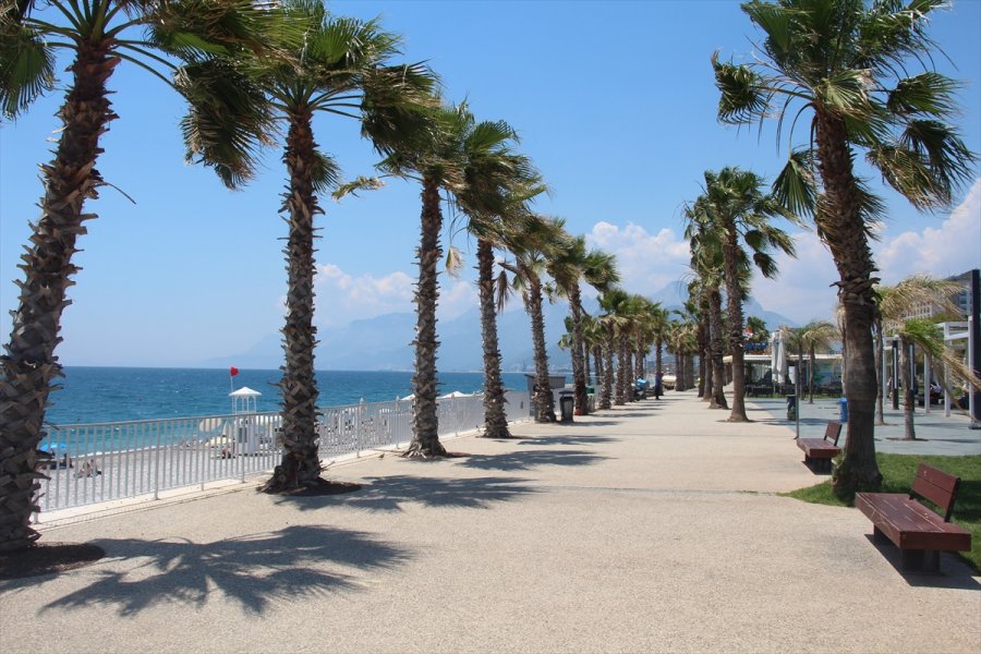 Turizmin Başkenti Antalya İle Muğla'da Sokağa Çıkma Kısıtlaması Nedeniyle Sessizlik Hakim