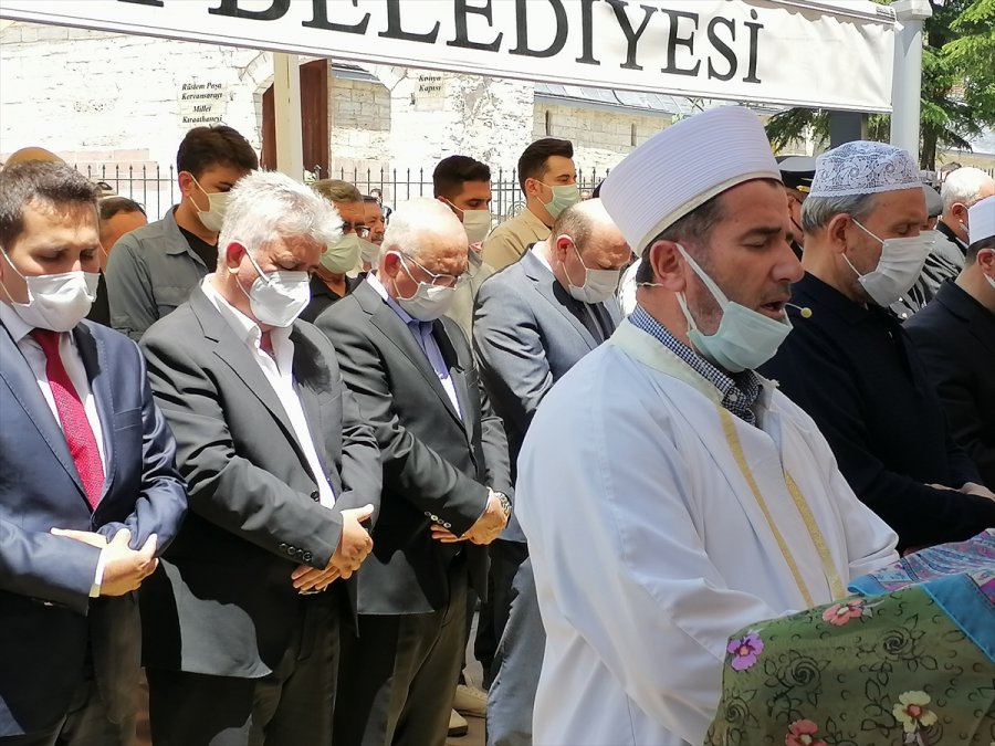 1. Ordu Komutanı Orgeneral Musa Avsever, Konya'da Kayınvalidesinin Cenazesine Katıldı