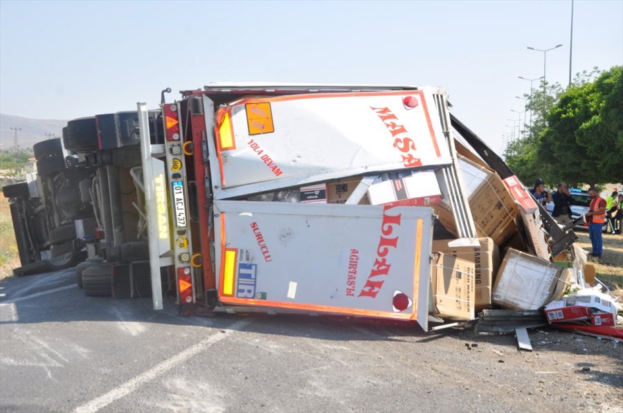 Devrilen Tır Kayseri-niğde Kara Yolunda Ulaşımı Aksattı