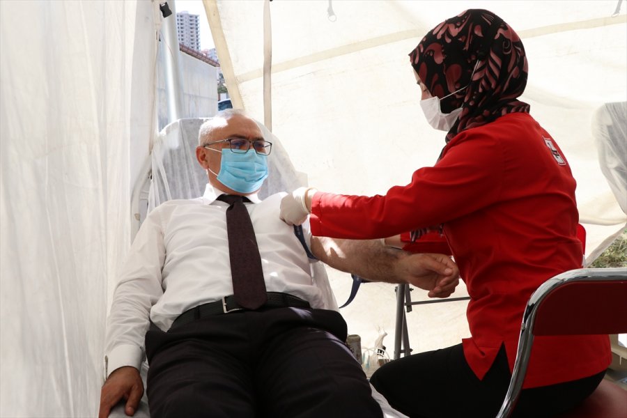 Her Kan Bağışıyla Hastalara Umut, Çevresindekilere Örnek Oluyor