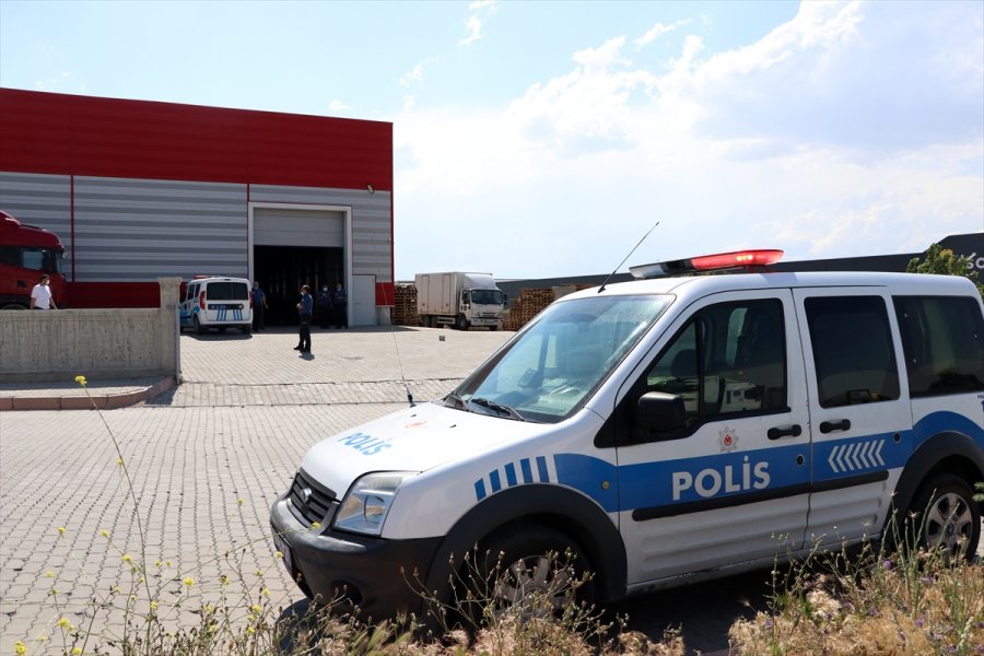 Kayseri'de Husumetli Oldukları Kişi Zannettikleri Tır Sürücüsünü Levye İle Darbettiler