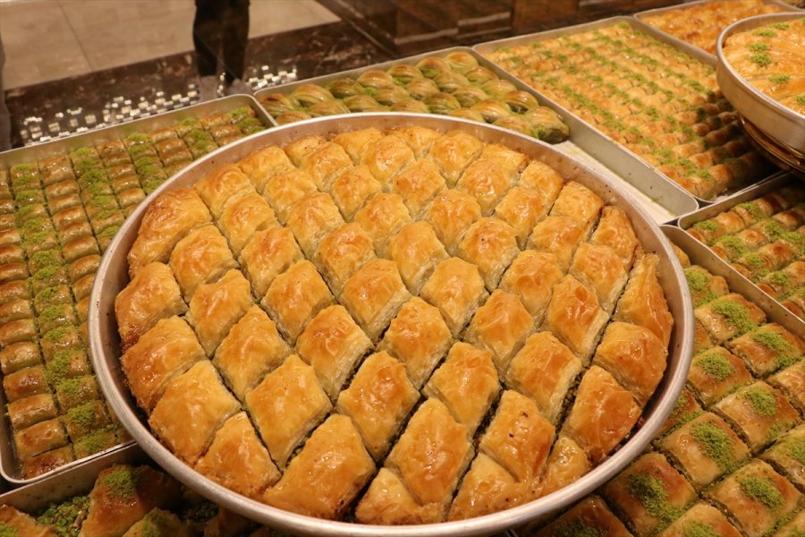 Niğde'de Elmalı Lokum Ve Baklava Üretildi
