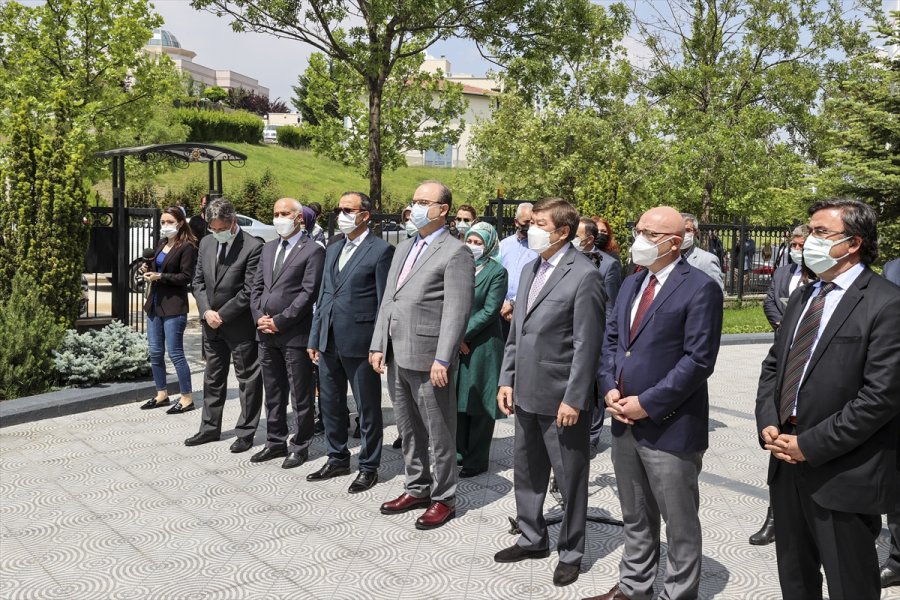 Yunus Emre Döneminin Kıyafetleri Ve Felsefesini Anlatan Resimlerin Yer Aldığı "gel Gör Beni" Sergisi Açıldı