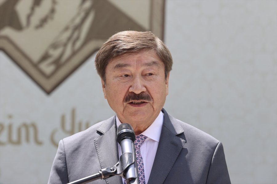 Yunus Emre Döneminin Kıyafetleri Ve Felsefesini Anlatan Resimlerin Yer Aldığı "gel Gör Beni" Sergisi Açıldı