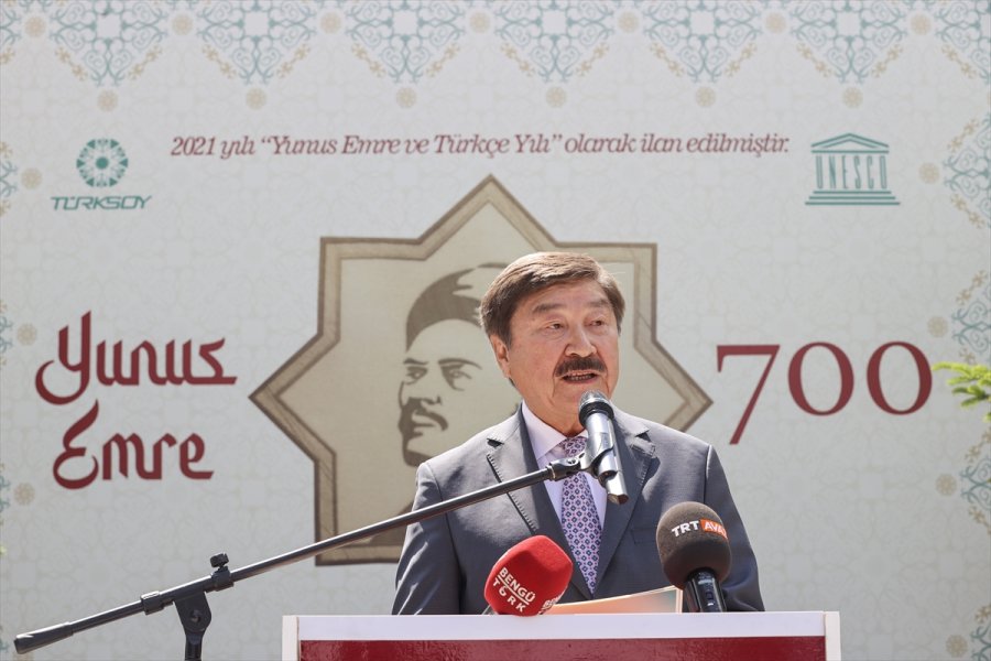 Yunus Emre Döneminin Kıyafetleri Ve Felsefesini Anlatan Resimlerin Yer Aldığı "gel Gör Beni" Sergisi Açıldı