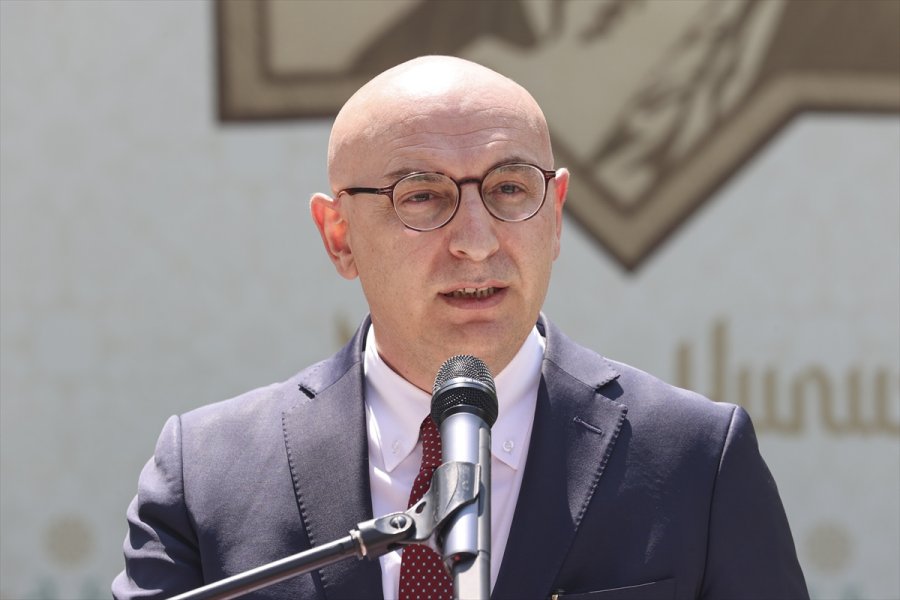 Yunus Emre Döneminin Kıyafetleri Ve Felsefesini Anlatan Resimlerin Yer Aldığı "gel Gör Beni" Sergisi Açıldı