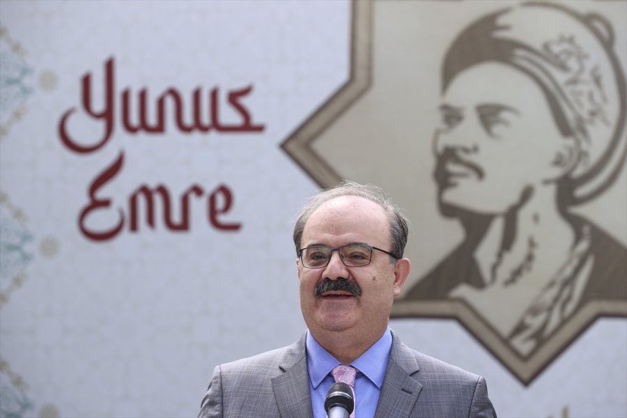 Yunus Emre Döneminin Kıyafetleri Ve Felsefesini Anlatan Resimlerin Yer Aldığı "gel Gör Beni" Sergisi Açıldı