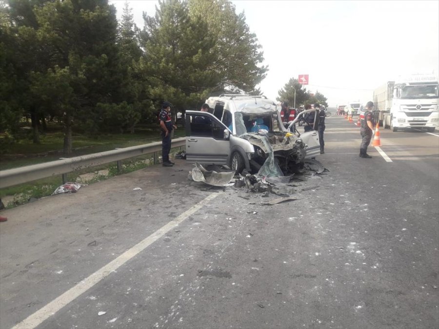 Eskişehir'de Tırla Çarpışan Araçtaki Anne Ve Kızı Öldü, Baba Ve İki Çocuğu Yaralandı