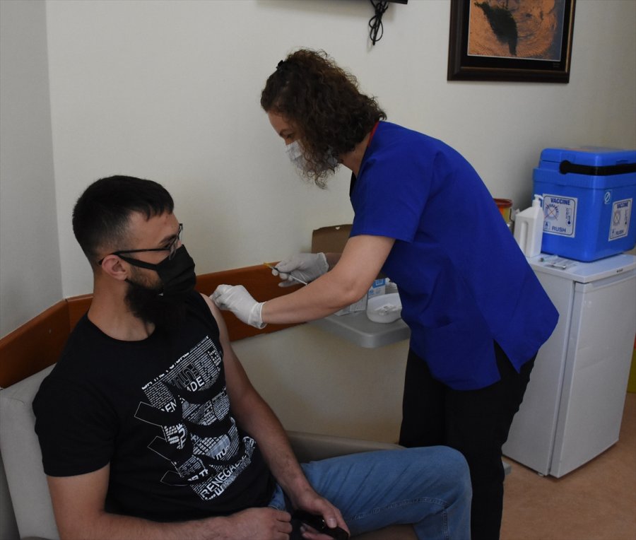 İç Anadolu'da Sgk'ye Kayıtlı Çalışanların Aşılanmasına Başlandı