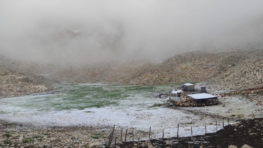 Antalya'nın Kaş İlçesinde Yüksek Kesimlere Kar Yağdı